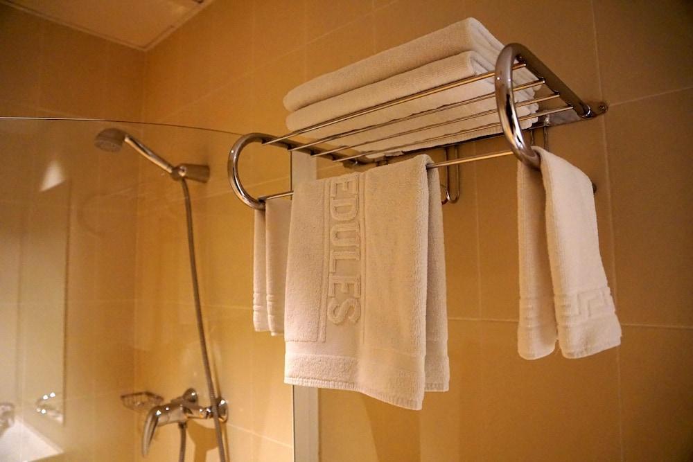 Motel Los Abedules Οβιέδο Εξωτερικό φωτογραφία