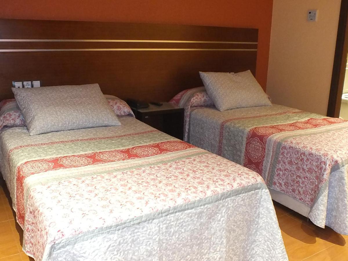 Motel Los Abedules Οβιέδο Εξωτερικό φωτογραφία