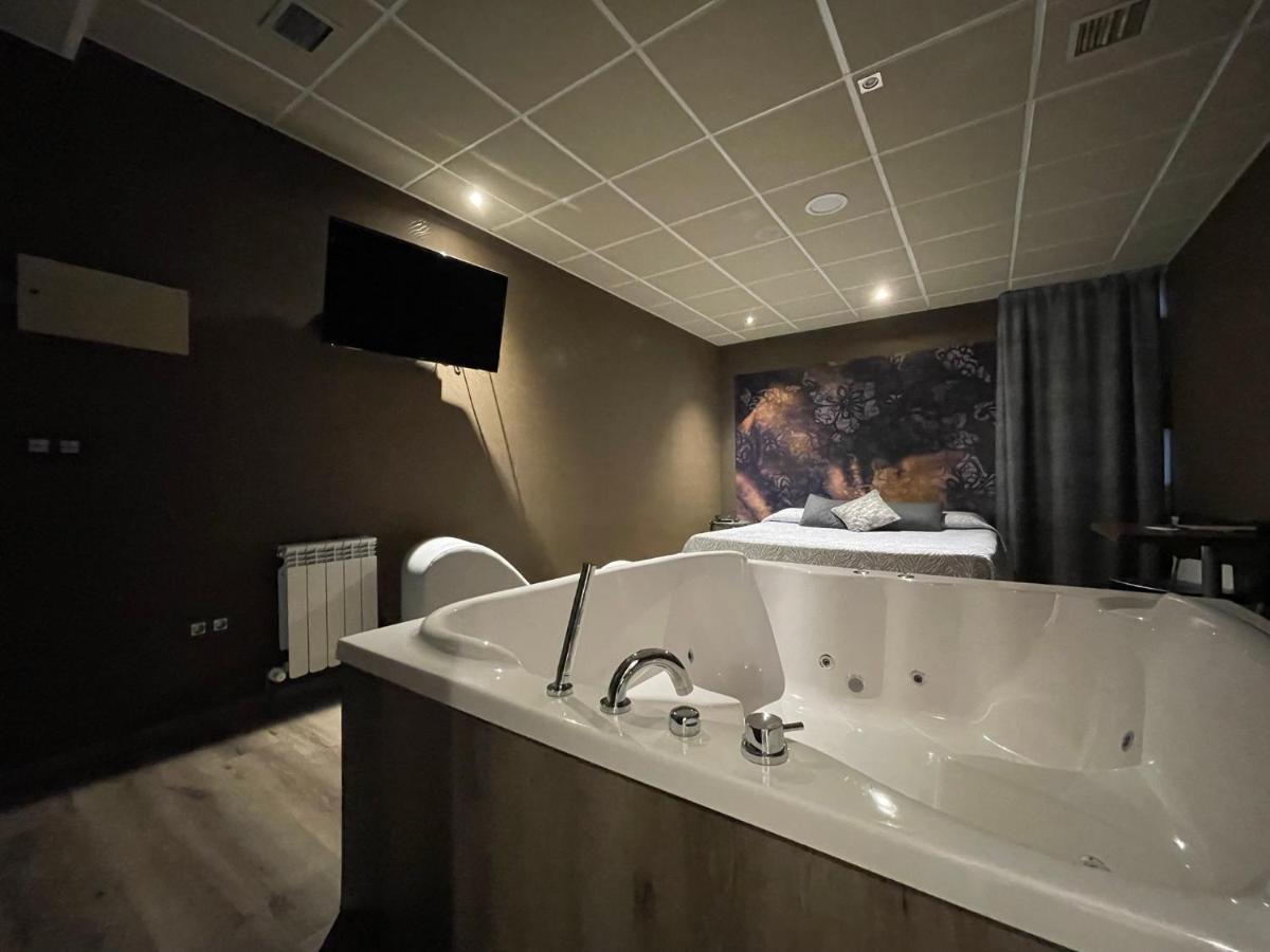 Motel Los Abedules Οβιέδο Εξωτερικό φωτογραφία