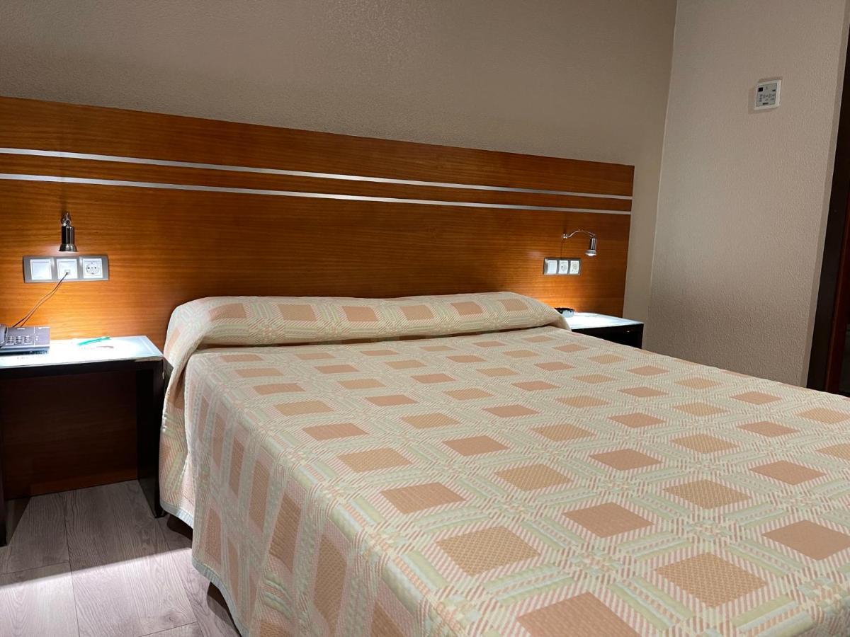 Motel Los Abedules Οβιέδο Εξωτερικό φωτογραφία