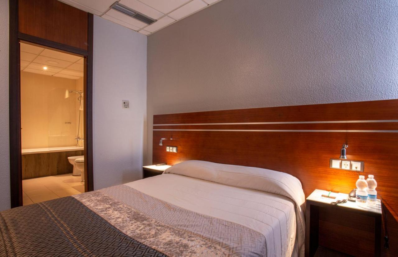 Motel Los Abedules Οβιέδο Εξωτερικό φωτογραφία