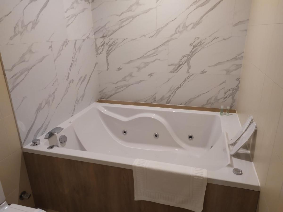 Motel Los Abedules Οβιέδο Εξωτερικό φωτογραφία